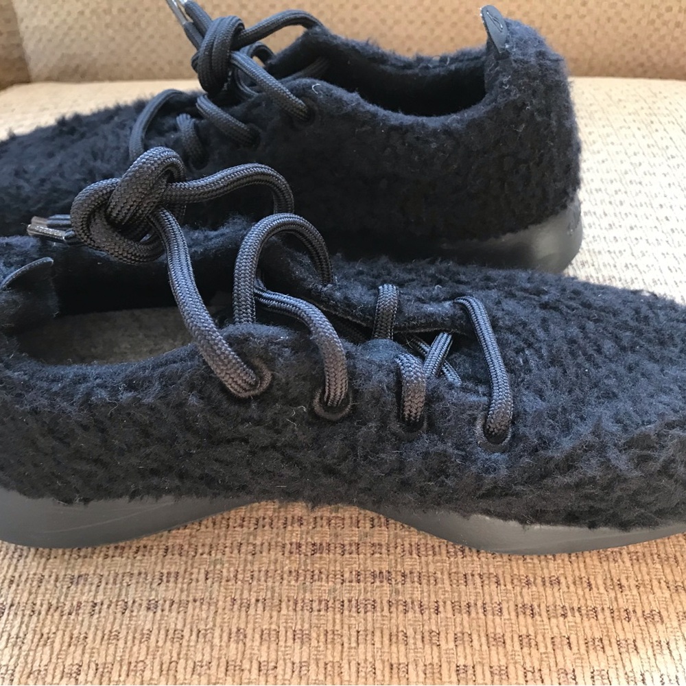 Women’s AllBirds Black Fluff Sherpa Runners Size 9 - Picture 2 of 9